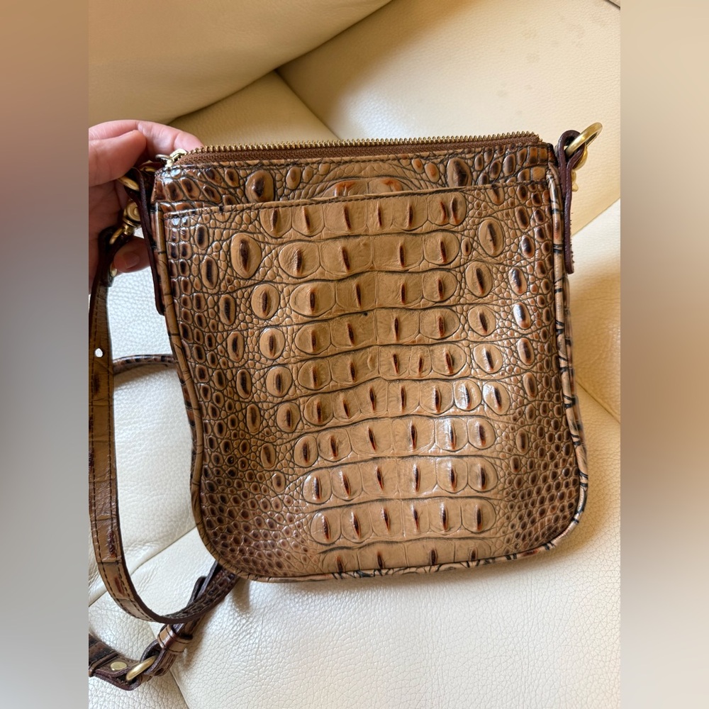 Brahmin 100% leather brown crocodile crossbody purse with gold hardware - Picture 2 of 8